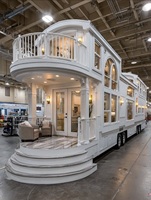 Villa mobile préfabriquée de luxe Skyacross à 2 étages avec balcon, maison miniature européenne personnalisée sur roues, maison préfabriquée résidentielle
