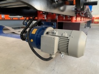 Machine de formage à froid pour la fabrication de profilés de gouttières de toit en acier galvanisé PPGI et de garnitures de pignon pour la rénovation de toitures aux États-Unis
