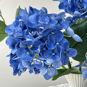 Haiyi <b>Artificial</b> <b>Hydrangea</b> Flowers Silk Flower 72 Petals Single Stem For Home Wedding Decorations - Product Image 4