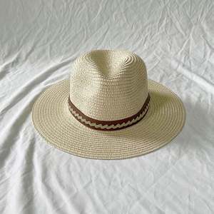 Chapeau de soleil Panama personnalisé à large bord plat en paille de papier avec ceinture décontractée en cuir PU tendance - Product Image 5