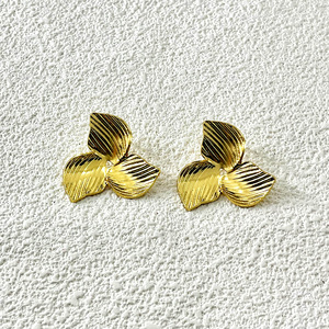 Pendientes de Aro Gruesos de Acero Inoxidable con Baño de Oro de 18K Estilo Punk 2026, Joyería Geométrica Texturizada Retorcida para Mujer al por Mayor - Product Image 4