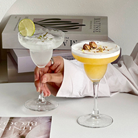 Verre à cocktail Margarita à pied haut, gobelet à dessert à nervures verticales pour champagne, idéal pour bars et restaurants, personnalisable avec logo
