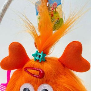 Llavero de peluche de monstruo al por mayor, llavero de dibujos animados personalizado con pompón, colgante esponjoso para coche - Product Image 4