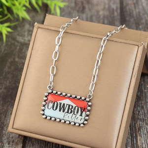 Collar con Placa de Identificación Estilo Vaquero Vintage, Colgante Retro de Esmalte Rojo y Blanco con Bloques de Color, Joyería de Estética Occidental Exclusiva y de Impacto - Product Image 3