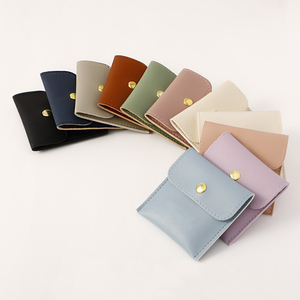 Pochette de rangement pour bijoux en cuir PU personnalisé avec boucle carrée et logo, sac de rangement à fermeture à pression pour bagues et colliers - Product Image 1