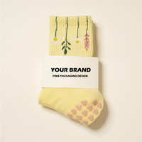 Chaussettes mi-mollet personnalisées à motif de fleurs sauvages, douces, jaune pâle, antidérapantes, pour femmes, pilates, yoga, fitness en salle