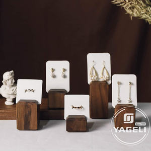 Exhibidor de acrílico para pendientes, organizador de joyería con Base de madera - Product Image 5