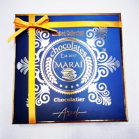 Boîte cadeau de dessert au chocolat blanc de 16 pièces avec doublure en éponge et séparateurs en plastique en relief