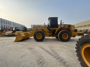 รถตักล้อยางมือสองรุ่น Cat 966H พร้อมบุ้งกี๋สำหรับงานหนัก ใช้งานน้อย เหมาะสำหรับงานขนถ่ายหินในลานหิน งานเหมืองแบบเปิด และงานขนถ่ายวัสดุขนาดใหญ่ - Product Image 2