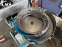 Vente de liquidation B2B, machine à riveter orbitale de type petite machine de bureau, type contrôleur à double bouton et à découpe, 500 kg