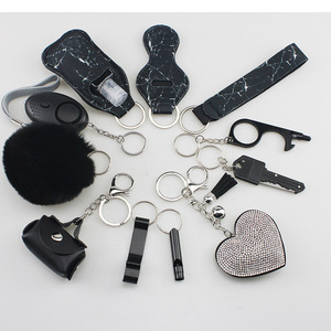 Ensemble <span class=keywords><strong>de</strong></span> porte-clés essentiels rouges pour femmes, <span class=keywords><strong>kit</strong></span> quotidien complet avec alarme, pompon, porte-désinfectant et plus encore - Product Image 2