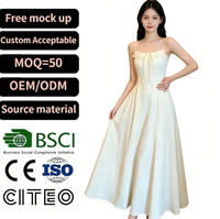 Robe longue beige élégante pour femme, bretelles spaghetti, buste à volants, nouée sur le devant, jupe évasée, idéale pour l'été, la plage ou les invitées de mariage