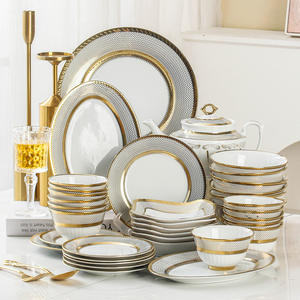 أطقم أواني طعام فاخرة من السيراميك بنقش ذهبي وبتصميم مخصص، أطقم عشاء من البورسلين الأوروبي الأنيق، أدوات مائدة وأطباق بحافة ذهبية لحفلات الزفاف - Product Image 1