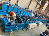 Machine de profilage à rouleaux pour charpentes de tunnels agricoles et de serres, machine de fabrication de profilés de fixation de film de serre en acier à roulements