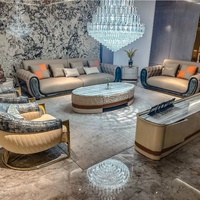 Italienische Luxusvilla: Großes, hochwertiges, bewegliches Massivholzsofa mit Schnallen und Muscheldesign für luxuriöse Wohnzimmer in Herrenhäusern