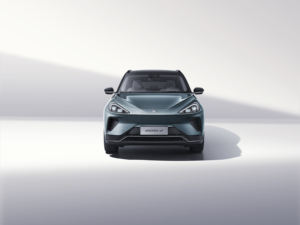 Vehículo ARCFOX T de alta tecnología impulsado por IA que domina las carreteras europeas con precisión - Product Image 3