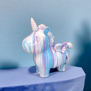 ชุดระบายสียูนิคอร์น DIY สำหรับเด็ก สีฟลูอิดเพ้นท์ ระบายสีแบบกราฟฟิตี ของเล่นโมเดลพลาสติกสีขาว พร้อมบรรจุภัณฑ์แบบกำหนดเอง - Product Image 2