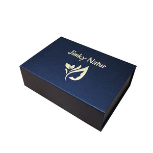 Boîte d'extension de cheveux élégante à couvercle à rabat magnétique personnalisé avec logo de luxe noir Jolie boîte à perruque doublée de satin - Product Image 5