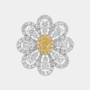 Bague de fiançailles de luxe en or jaune sertie de diamants taille émeraude pour femme, idéale pour demande en mariage ou anniversaire de mariage - Product Image 3