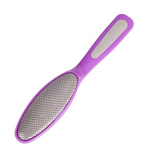 Lime à pied de pédicure en acier inoxydable à poignée en plastique coloré de qualité supérieure bon marché lime à pied en métal pour dissolvant de callosités - Product Image 3