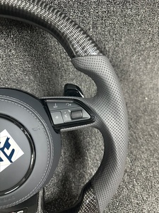 Volant en carbone semi-perforé avec bouton de démarrage R8 et sélecteur de mode de conduite pour <span class=keywords><strong>Audi</strong></span> <span class=keywords><strong>A3</strong></span> A4 A5 A6 C7 C8 Q3 Q5 Q7 4L SQ5 SQ8 TTRS - Product Image 4