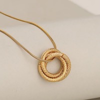 Collier pendentif cercle entrelacé torsadé pour femme et fille, chaîne fine en acier inoxydable, bijou minimaliste nœud d'amour