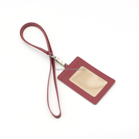 Porta Tarjetas de Identificación de Cuero Saffiano Rojo Personalizado con Logotipo Estampado en Caliente, Extraíble, con Cordón Largo para el Cuello