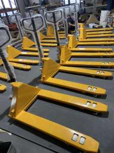 Transpaleta Semimanual HELI de 1500 kg con Batería de Litio, Transpaleta Eléctrica + Elevación Manual, Transpaleta Económica para Almacén - Product Image 5