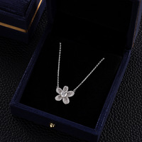 Le collier Moissanite étoile de mer en argent sterling S925 brillant est un luxe léger féminin haut de gamme, polyvalent, de niche, simple et élégant