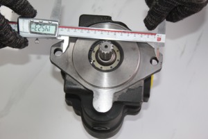 ปั๊มไฮดรอลิกหลัก KOMATSU PC30-7 สำหรับรถขุดขนาดเล็ก อะไหล่หมายเลข 840140003 ปั๊มลูกสูบหลัก PVD-1B-32P-11G5 - Product Image 6