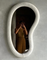Vente chaude Miroir mural décoratif scintillant Forme unique Miroir de sol en fourrure de nounours pour la maison Hôtel