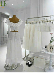 Conjunto de Top Corto y Falda Maxi de Encaje Floral Blanco, Tejido Transpirable, Cuello Cuadrado, Estilo Vietnamita, Femenino y Elegante - Product Image 3