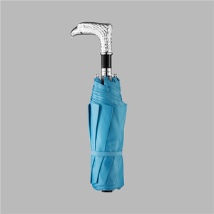 Ventes directes d'usine Parapluie pliant triple Parapluie <span class=keywords><strong>aigle</strong></span> à angle droit animal en métal peut être personnalisé Parapluie portable - Product Image 2