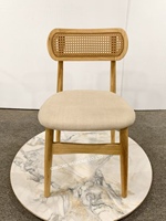 Mobilier de maison simple chaise en bois et osier pour hôtel chaise en rotin pour restaurant en tissu de lin avec coussin de tapisserie d'ameublement