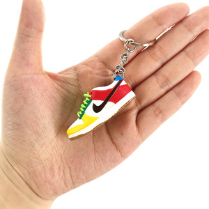 Porte-clés pendentif figurine 3D creuse en forme de chaussure, mini-chaussures pour boîtes mystères de diffusion en direct - Product Image 2