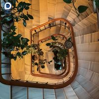 Escalier flottant cantilever de qualité supérieure au design industriel, avec support dissimulé, durable et sûr, en bois/acier inoxydable