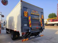 Sinotruk 4x2 Van Cargo Box 6 Pneus 4x2 5 8 10 12T Camion Cargo Léger avec Porte Élévatrice Hydraulique