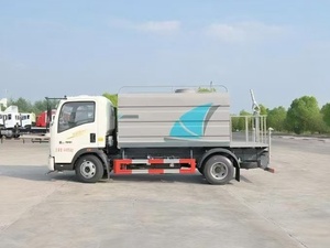 <span class=keywords><strong>Camion</strong></span> Bowser à eau HOWO 4*2 8000 litres bon marché avec conducteur droit et <span class=keywords><strong>citerne</strong></span> carré Bowser à eau - Product Image 4