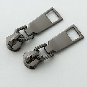 Tirette de <span class=keywords><strong>fermeture</strong></span> <span class=keywords><strong>éclair</strong></span> rectangulaire en métal personnalisée en gros pour sac à main - Product Image 3