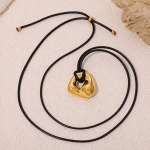 Gifts for the Traveler: 5 Thoughtful Picks for Wanderers