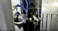 Machine de fabrication de conduits HVAC entièrement automatique CNC Tsingziwa haute capacité avec fonctions de pliage/découpe/ronflement/nivellement, contrôlée par PLC