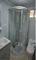 Casa Contenedor Prefabricada de 20 Pies con Balcón de Dos Alas, Lista para Enviar para Granjas <span class=keywords><strong>o</strong></span> Islas - Product Image 4