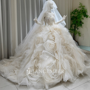 Robe de mariée de luxe Lsoy064 en organza crème avec rosettes, dentelle et perles, coupe princesse avec traîne et voile, sur mesure Jancember - Product Image 2