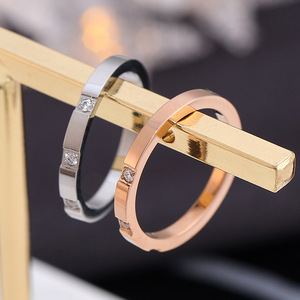 Cincin Tiga Berlian Sederhana, Cincin Titanium Steel Rose Gold dan Zircon, Aksesoris Cincin Ekor Penjualan Langsung dari Produsen - Product Image 2