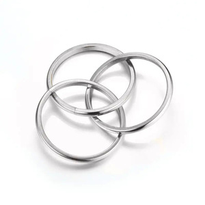 Anello nuziale geometrico in acciaio inossidabile Q737, design moderno unisex, semplice, per matrimoni, anelli alla moda. - Product Image 2