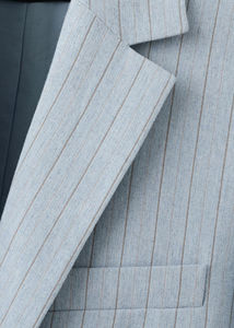 Blazer de Mujer Azul Claro con Rayas Finas, Cierre de un Botón, Solapa con Muescas, Bolsillos con Solapa y Corte Entallado – Ideal para la Oficina - Product Image 5