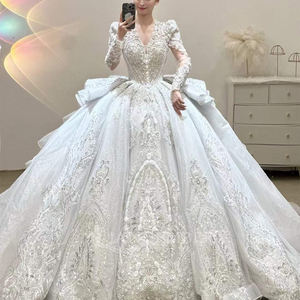 Robe de mariée à col en V, style robe de bal, ornée de cristaux, de perles et de sequins, sexy, brodée, personnalisée Lsjj85 - Product Image 2