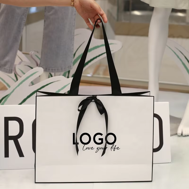 Wholesale Luxury Recyclable Art Paper Gift Packaging Customized Ribbon Handles For Clothing Underwear Socks Brands Crafts Shoes