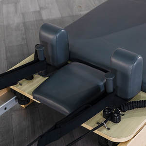 Reformeur de <span class=keywords><strong>Pilates</strong></span> pliable en érable avec cadre à déverrouillage rapide et système de glisse douce, idéal pour un mouvement fluide et un gain de place - Product Image 5