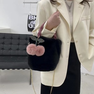 Sac à main en peluche lapin IStapromo Gifts, sac cerise mignon pour fille, version coréenne automne-hiver, sac à bandoulière pour femme - Product Image 3